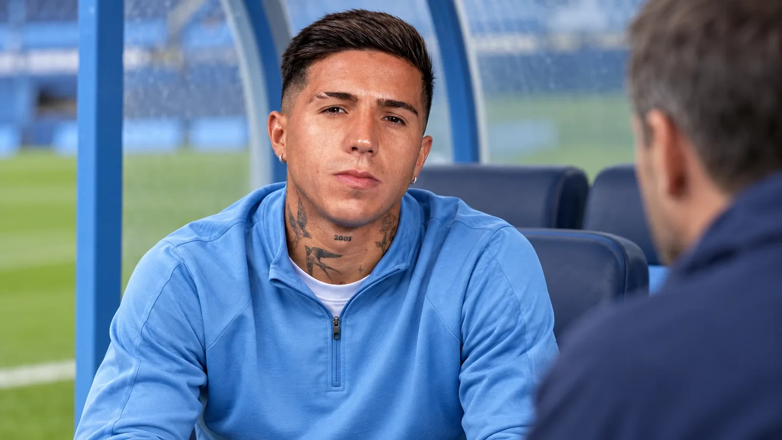 Enzo Fernández trong không gian chuẩn bị tập luyện của Manchester City