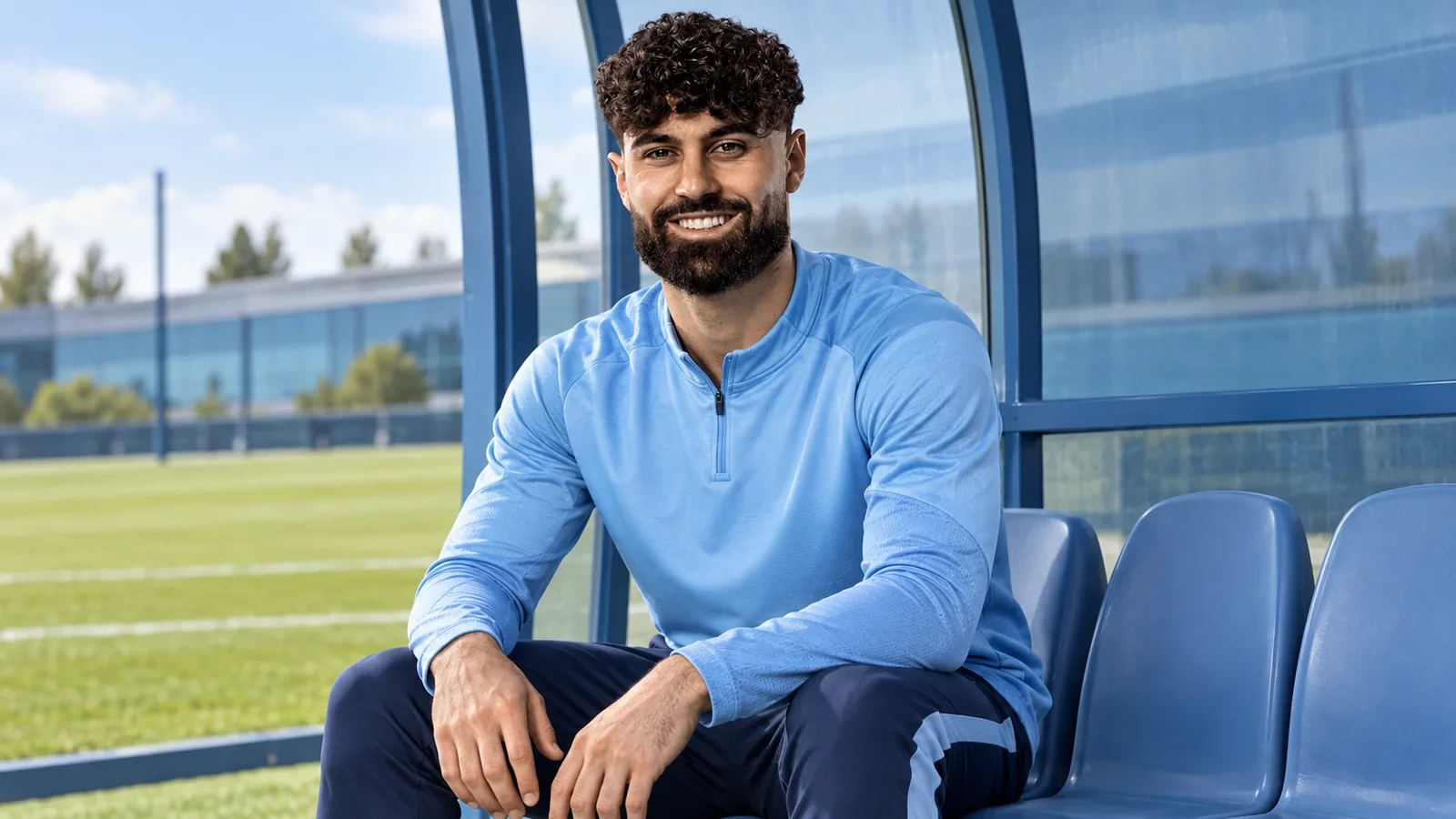 Joško Gvardiol trong không gian chuẩn bị tập luyện của Manchester City