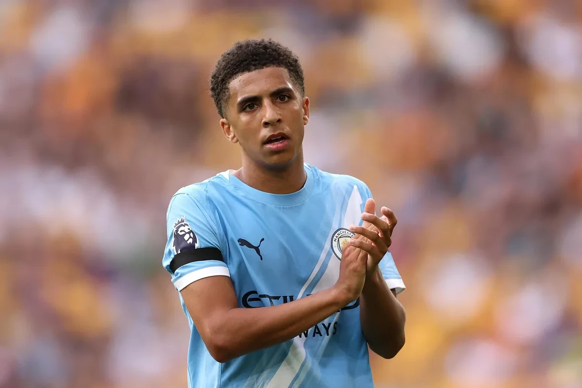 Ảnh tư liệu Rico Lewis trong màu áo Manchester City; không dùng để xác định vai trò ở một trận cụ thể.
